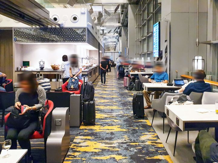 Dining area, buffet area, Marhaba Lounge Singapore T3.
